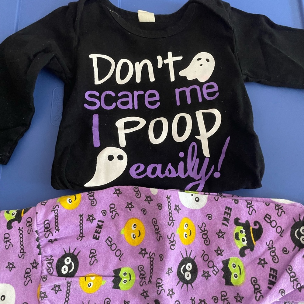 ‘Don’t Scare Me I Poop Easily’ onesie set